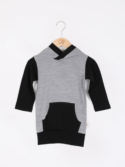 mokopuna merino sweatshirt with hood, pockets and long sleeves in size 1_mist black